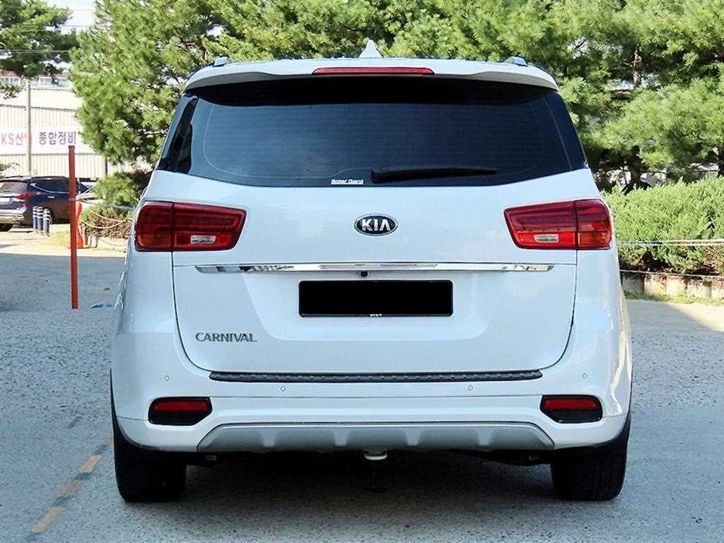 Kia Carnival — photo 04