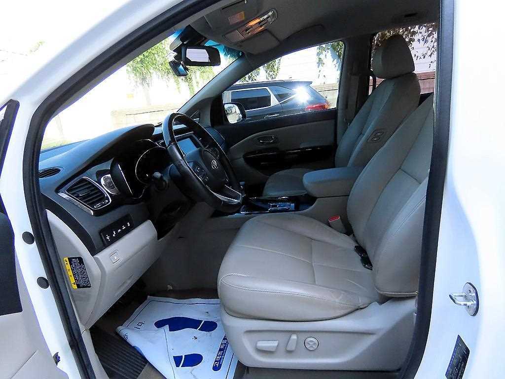 Kia Carnival — photo 05