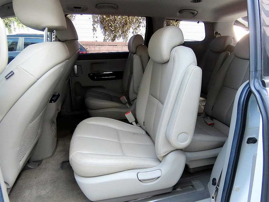 Kia Carnival — photo 06