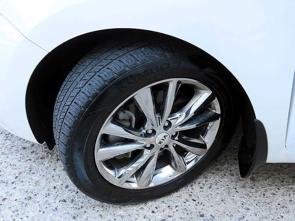 Kia Carnival — photo 20