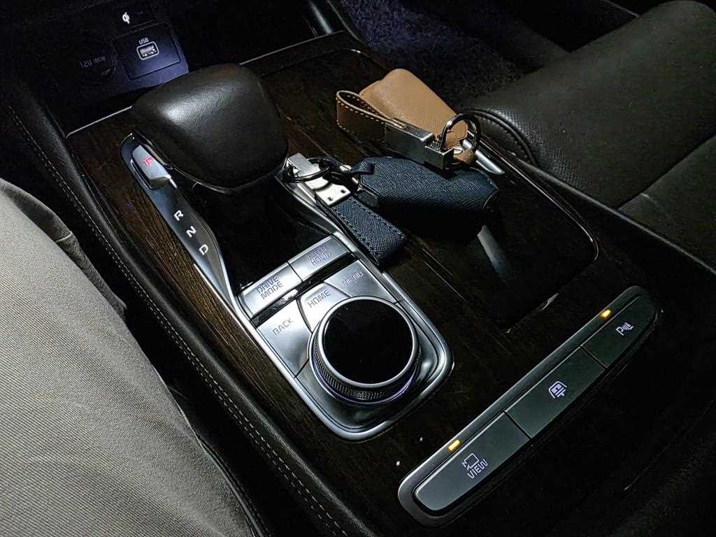 Kia K9 — photo 10