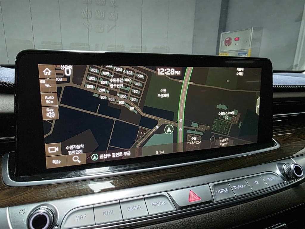 Kia K9 — photo 11