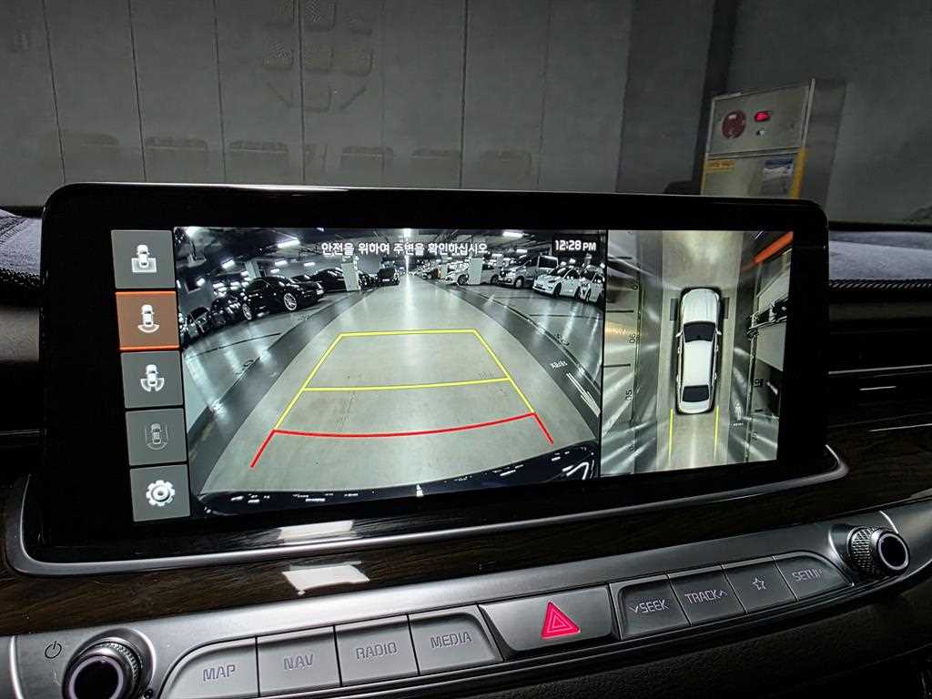 Kia K9 — photo 12