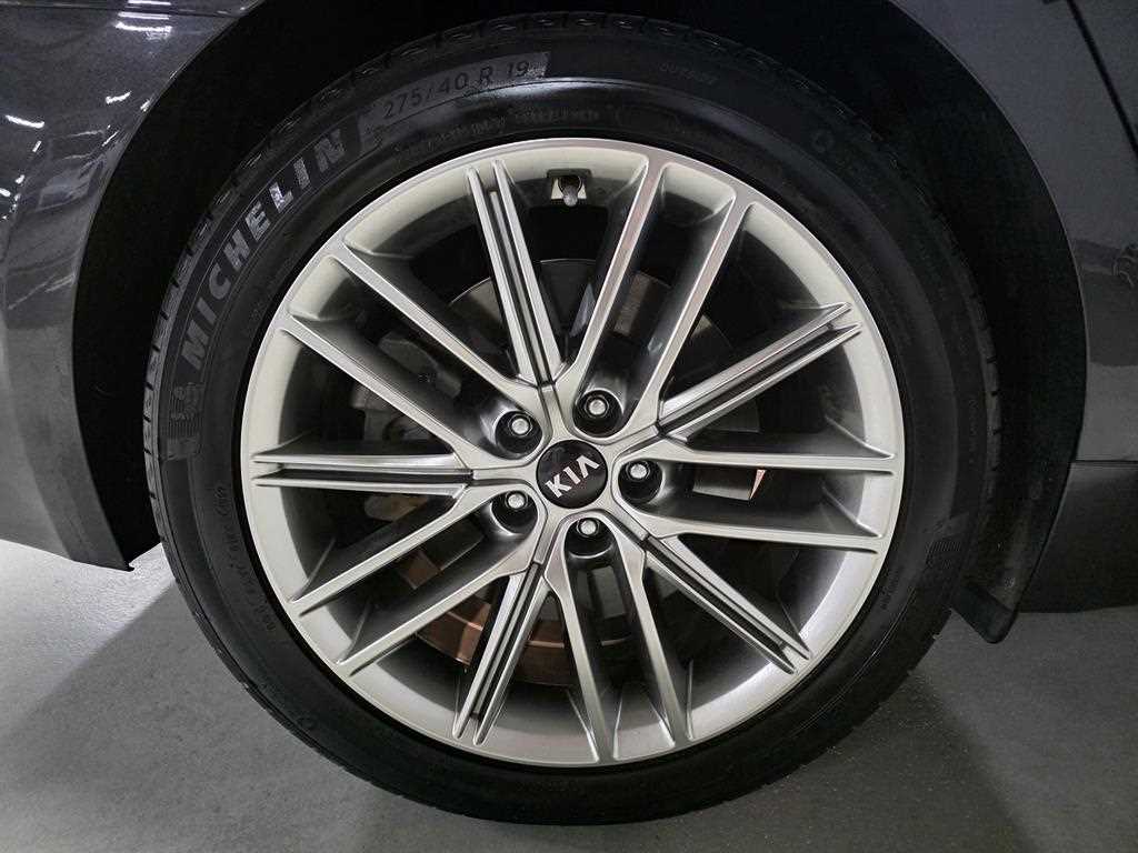 Kia K9 — photo 19