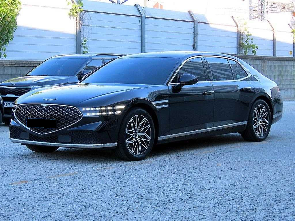 Genesis G90 — photo 01