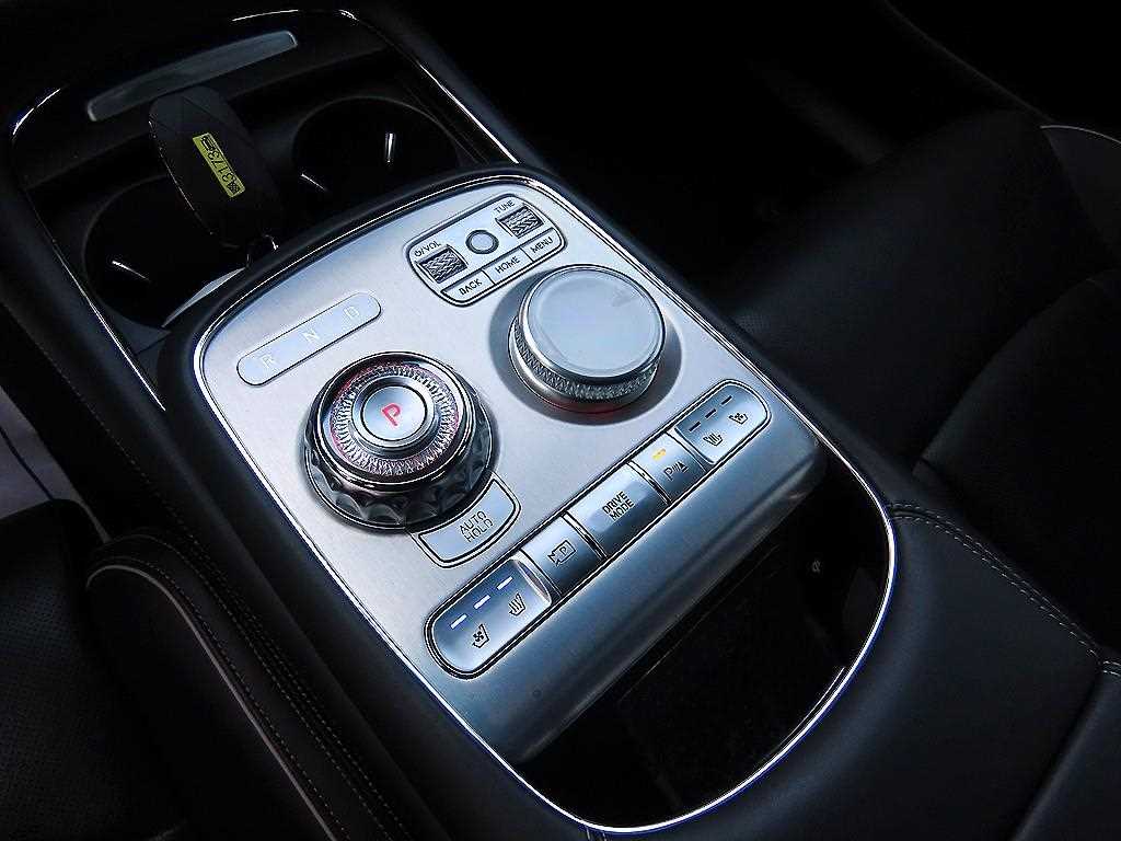 Genesis G90 — photo 10