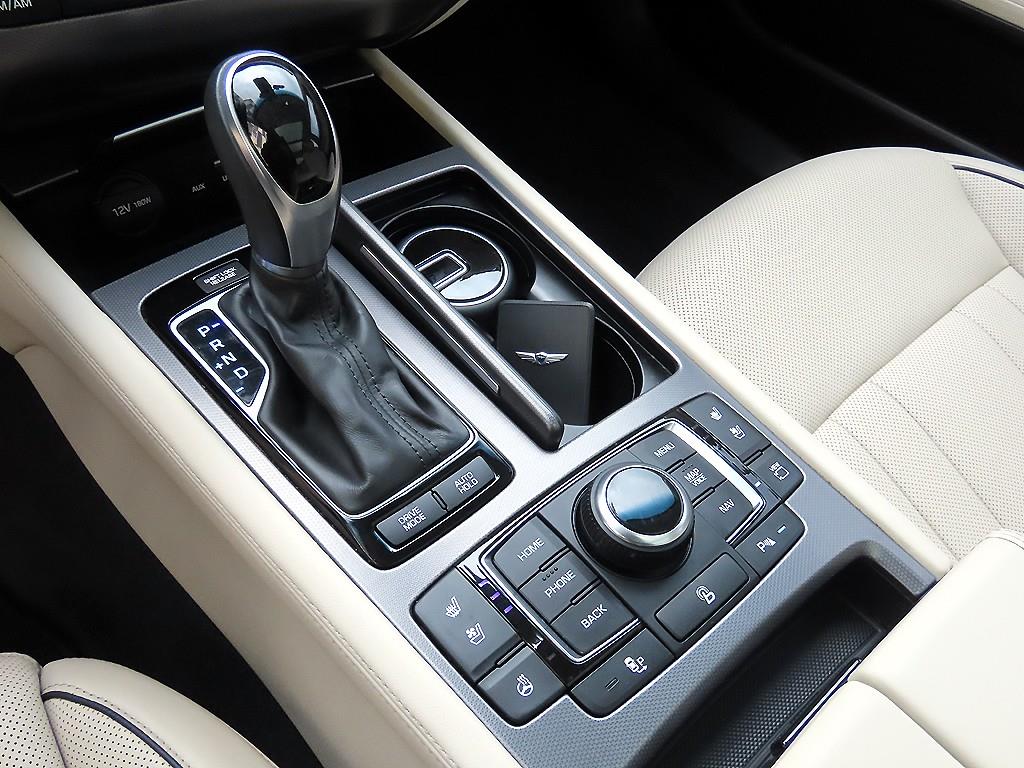 Hyundai Genesis — photo 11