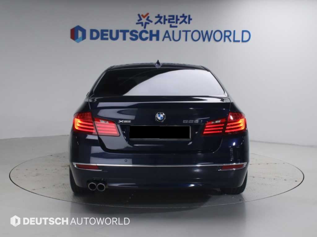 BMW 5-Series — photo 04
