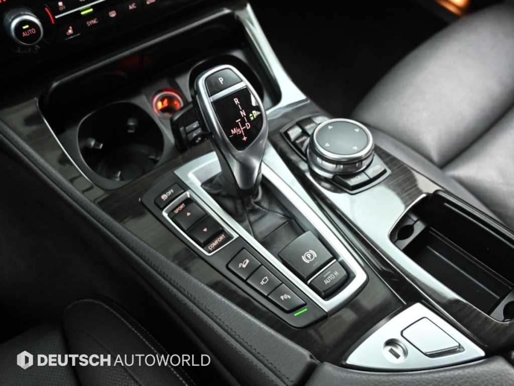 BMW 5-Series — photo 09
