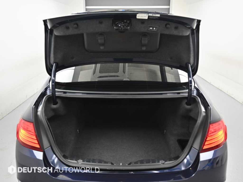 BMW 5-Series — photo 19