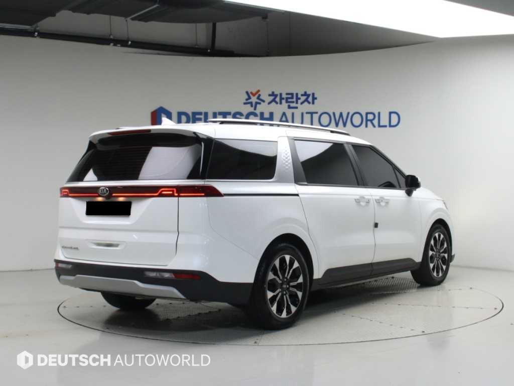 Kia Carnival — photo 02