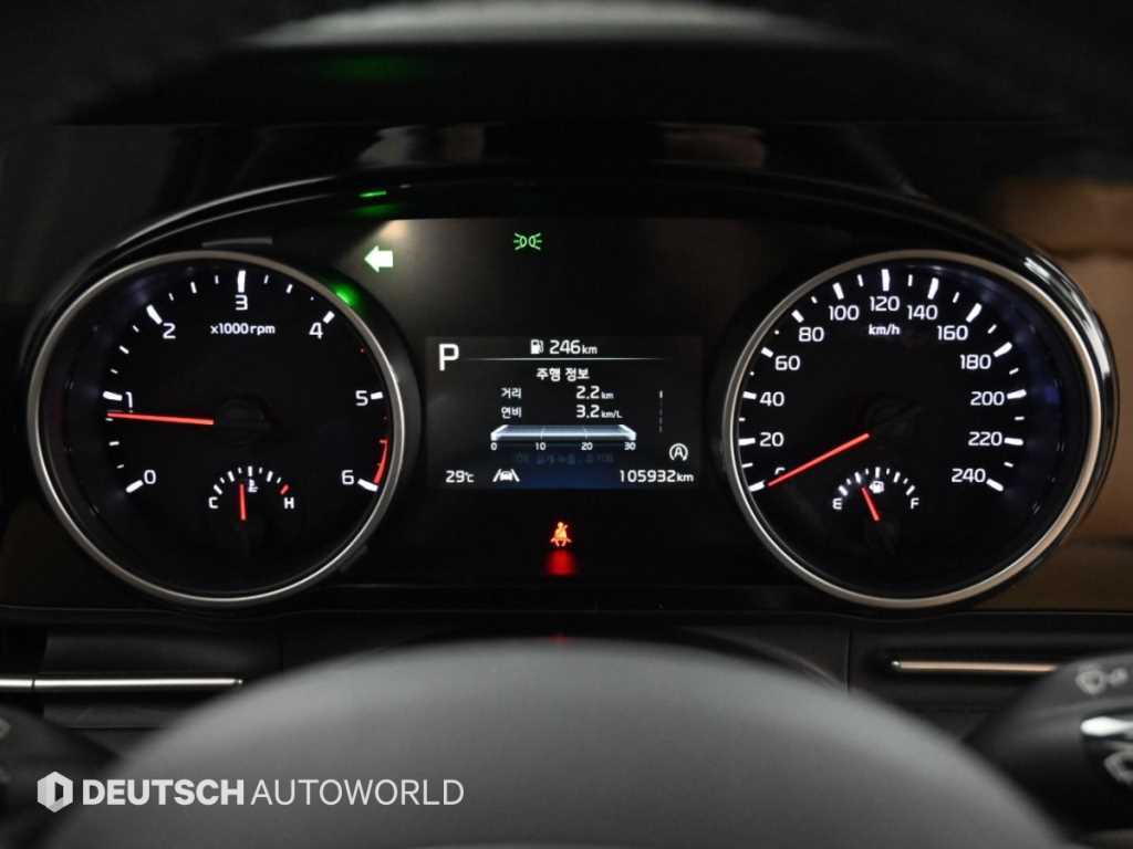 Kia Carnival — photo 08