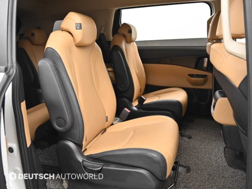 Kia Carnival — photo 12