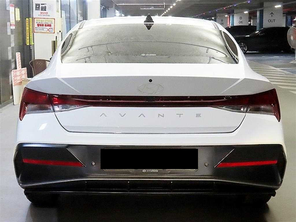 Hyundai Avante — photo 02