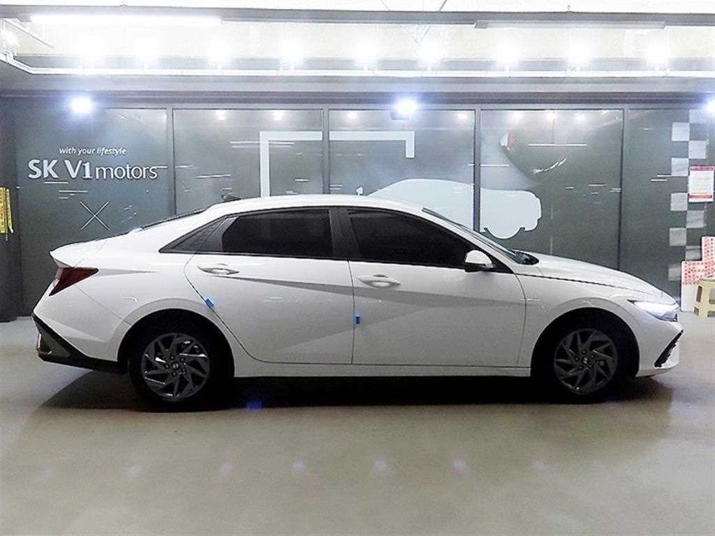 Hyundai Avante — photo 04