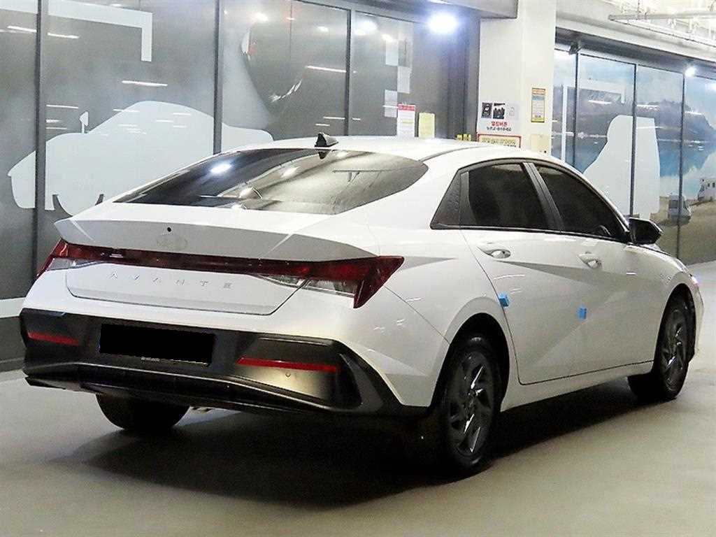 Hyundai Avante — photo 05