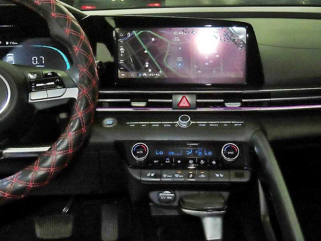 Hyundai Avante — photo 11