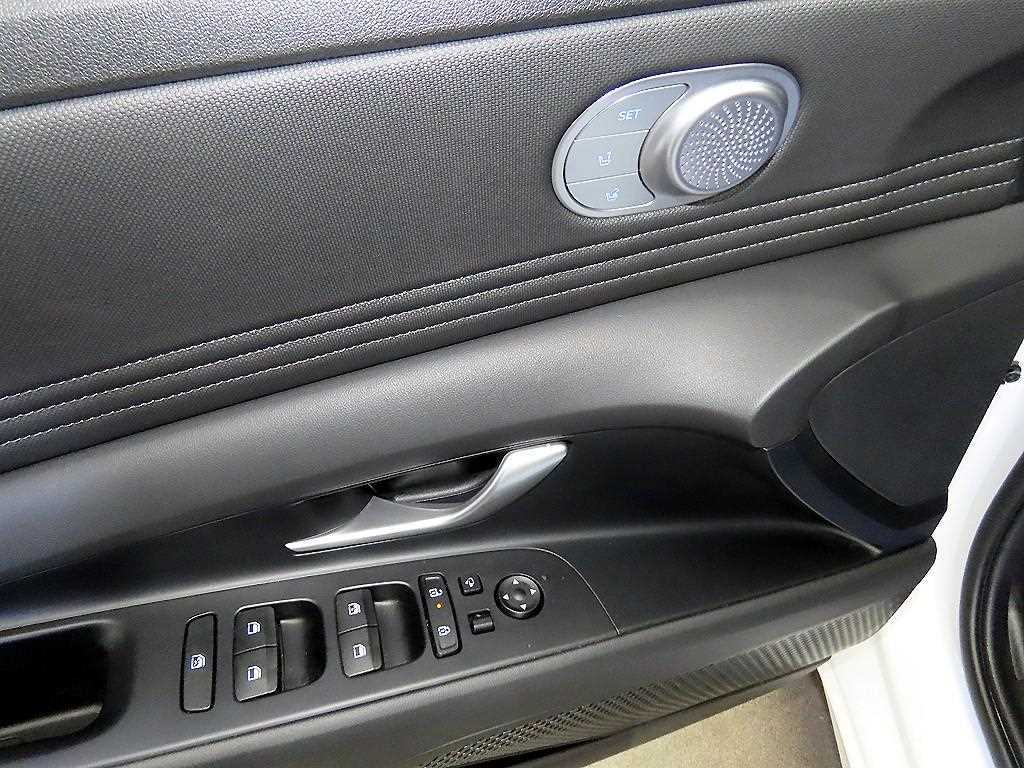 Hyundai Avante — photo 13