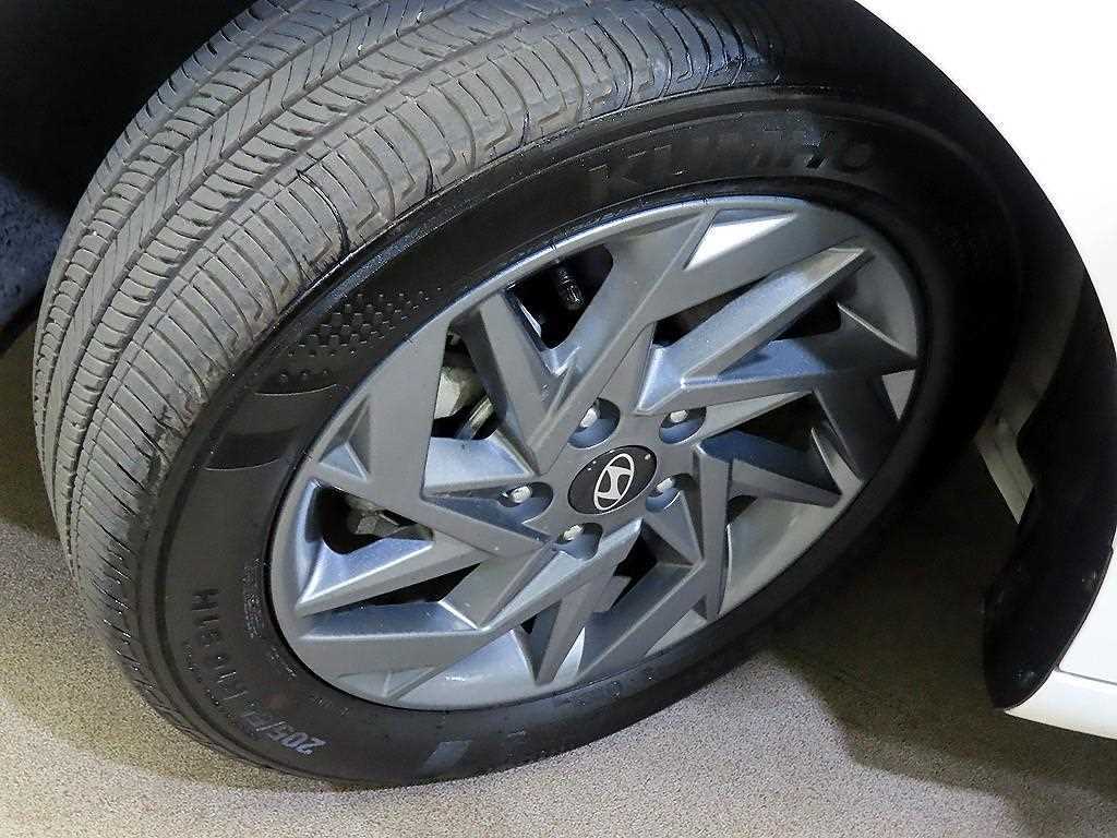 Hyundai Avante — photo 20