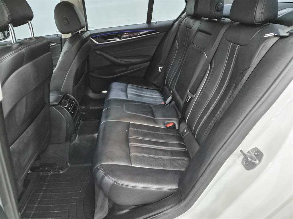 BMW 5-Series — photo 05