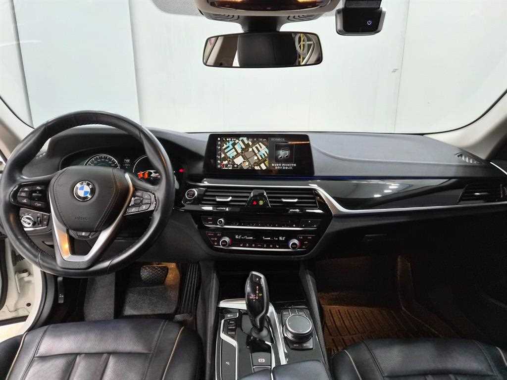 BMW 5-Series — photo 06