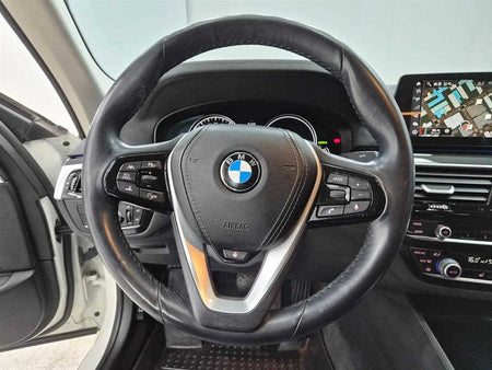 BMW 5-Series — photo 07