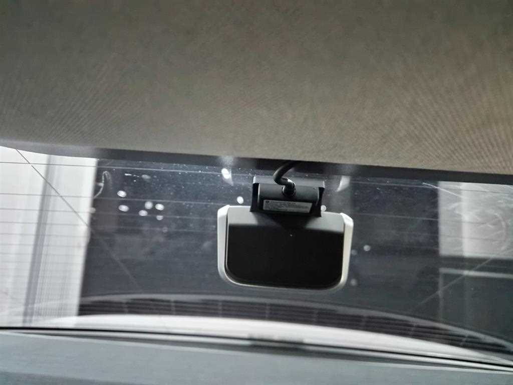 BMW 5-Series — photo 09