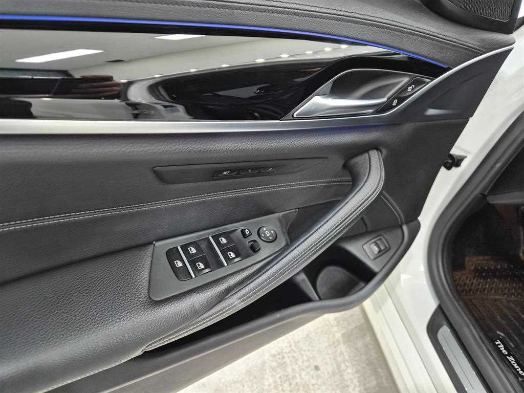 BMW 5-Series — photo 11