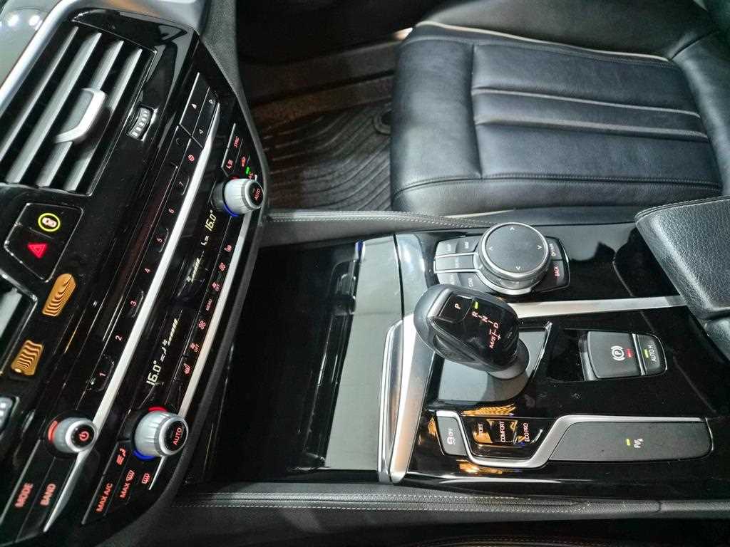 BMW 5-Series — photo 15