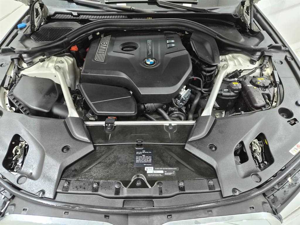 BMW 5-Series — photo 19