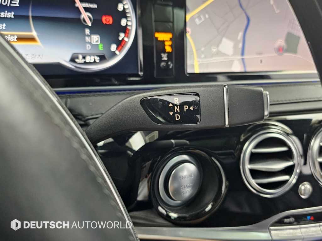 Mercedes-Benz S-Class — photo 09