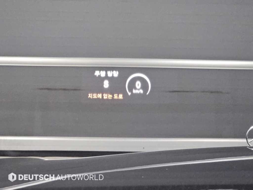 Mercedes-Benz S-Class — photo 17