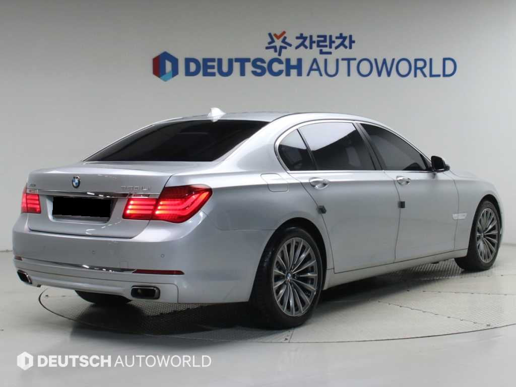 BMW 7-Series — photo 02