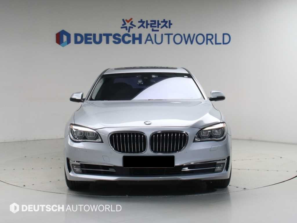 BMW 7-Series — photo 03