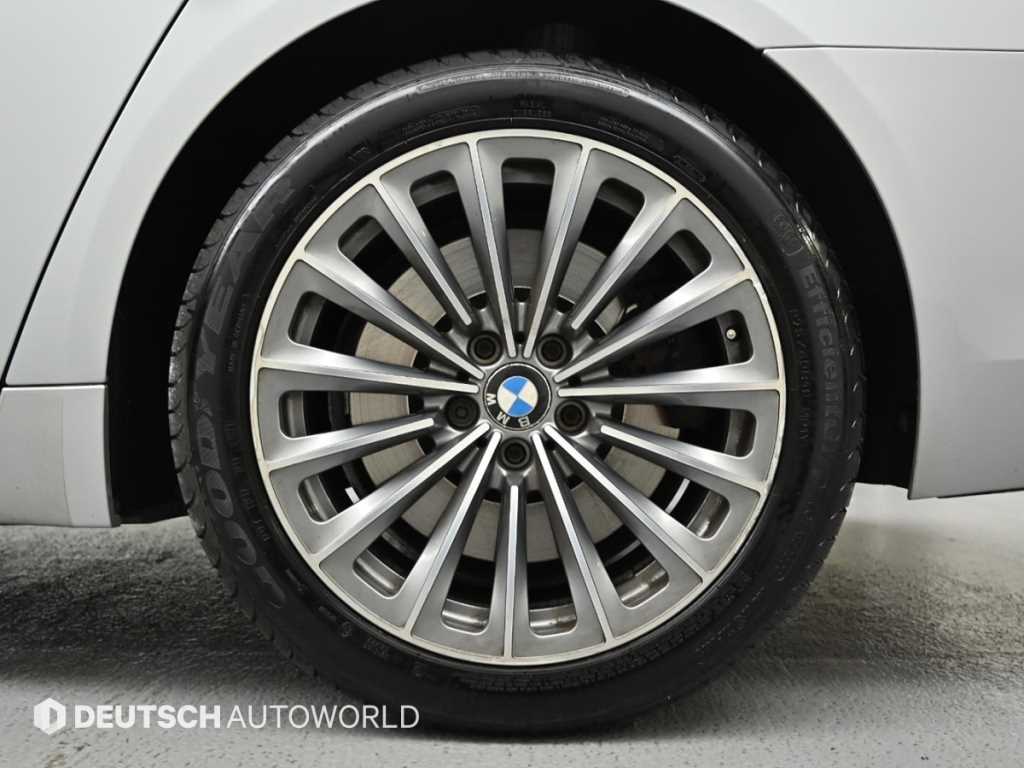 BMW 7-Series — photo 05