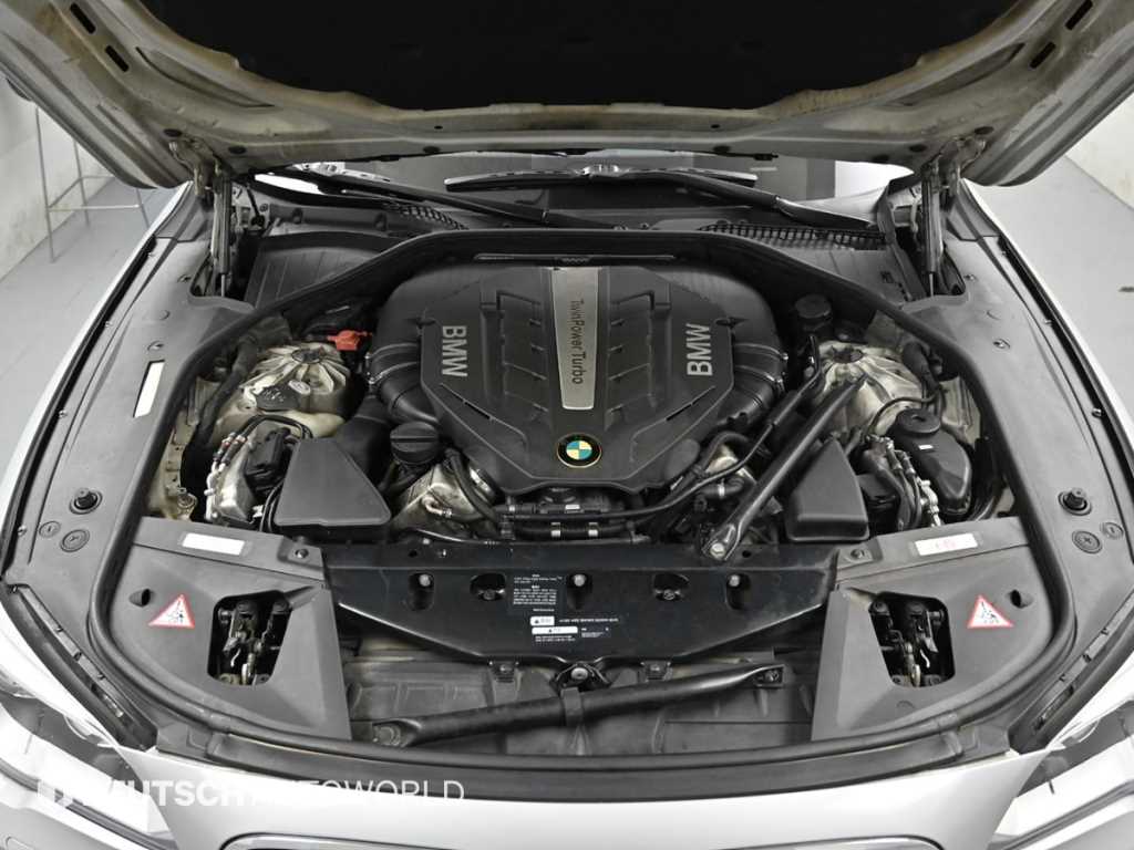 BMW 7-Series — photo 06