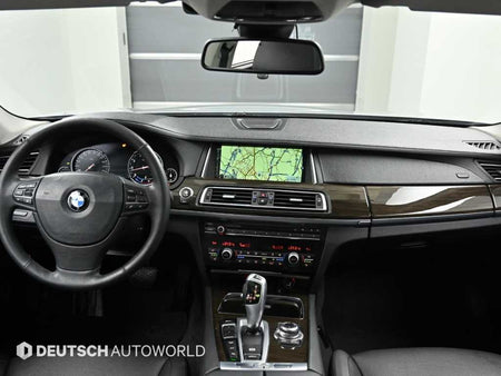 BMW 7-Series — photo 07