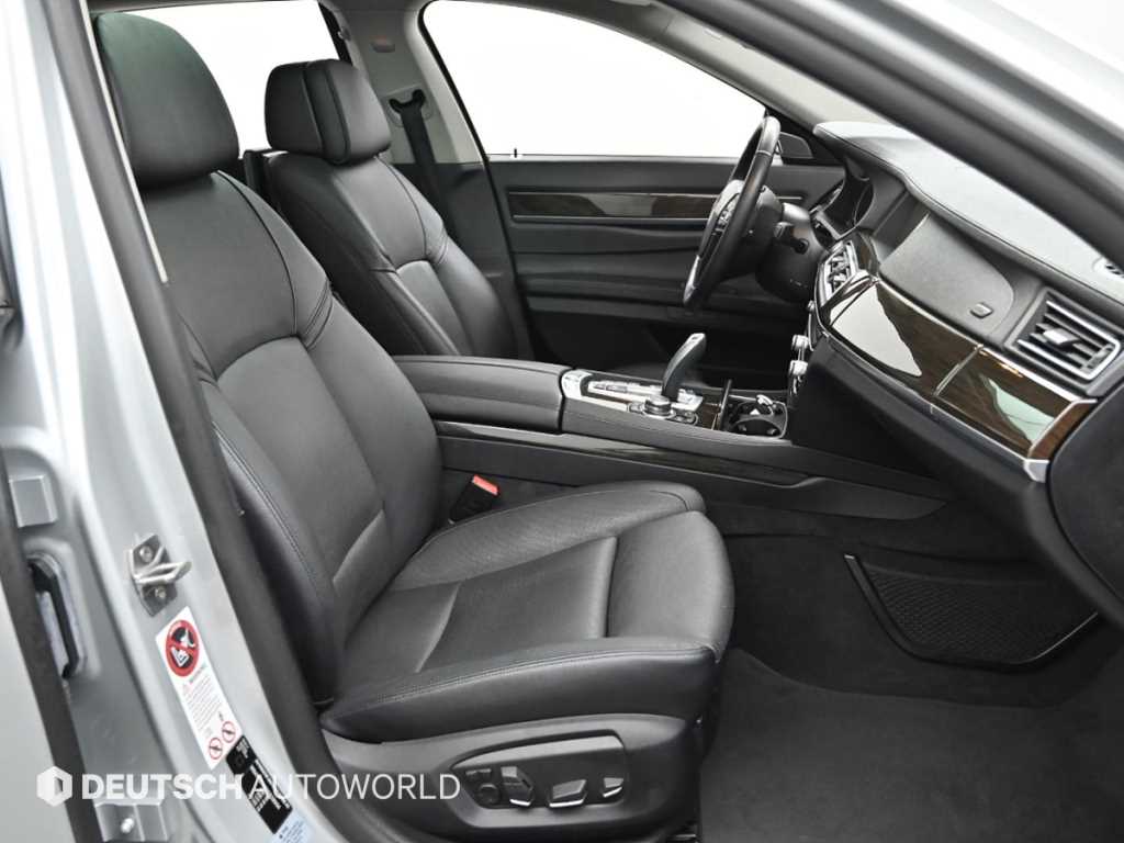 BMW 7-Series — photo 10