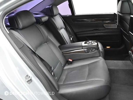 BMW 7-Series — photo 12