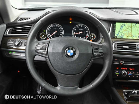BMW 7-Series — photo 13