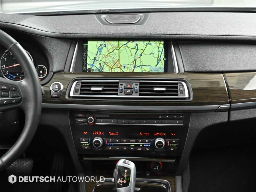 BMW 7-Series — photo 14