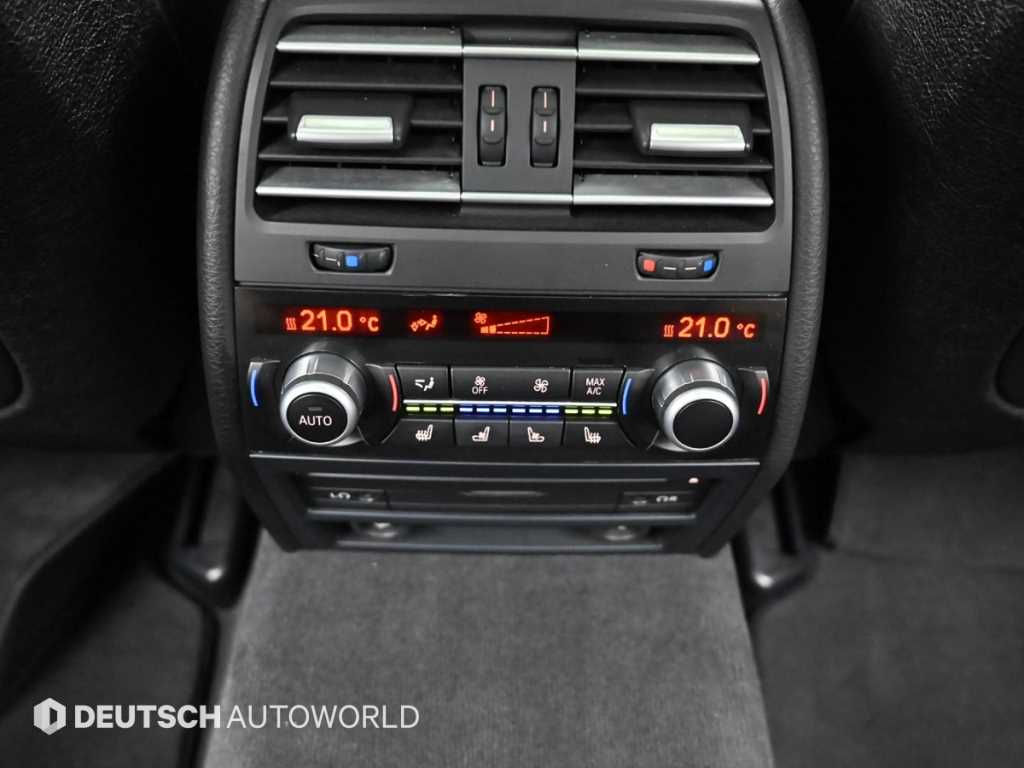 BMW 7-Series — photo 16