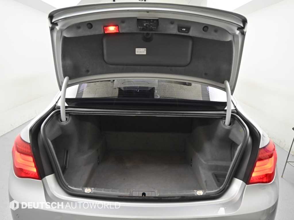 BMW 7-Series — photo 19