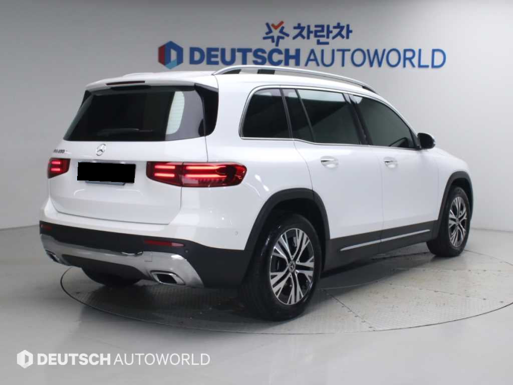 Mercedes-Benz GLB-Class — photo 02