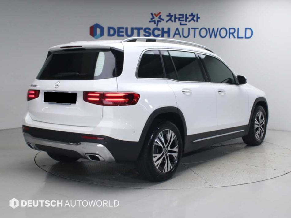 Mercedes-Benz GLB-Class — photo 02