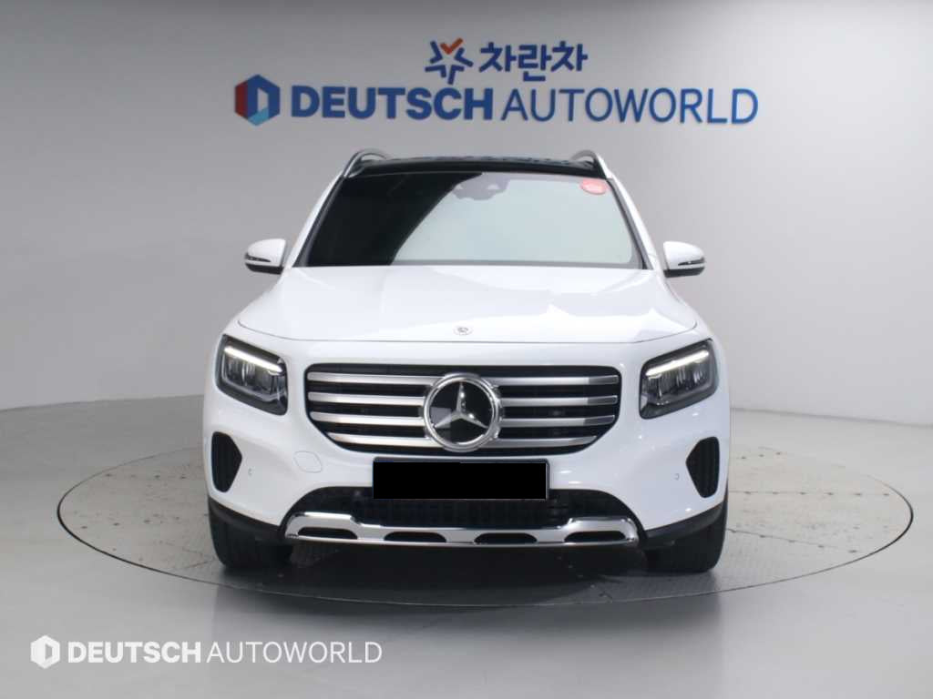 Mercedes-Benz GLB-Class — photo 03