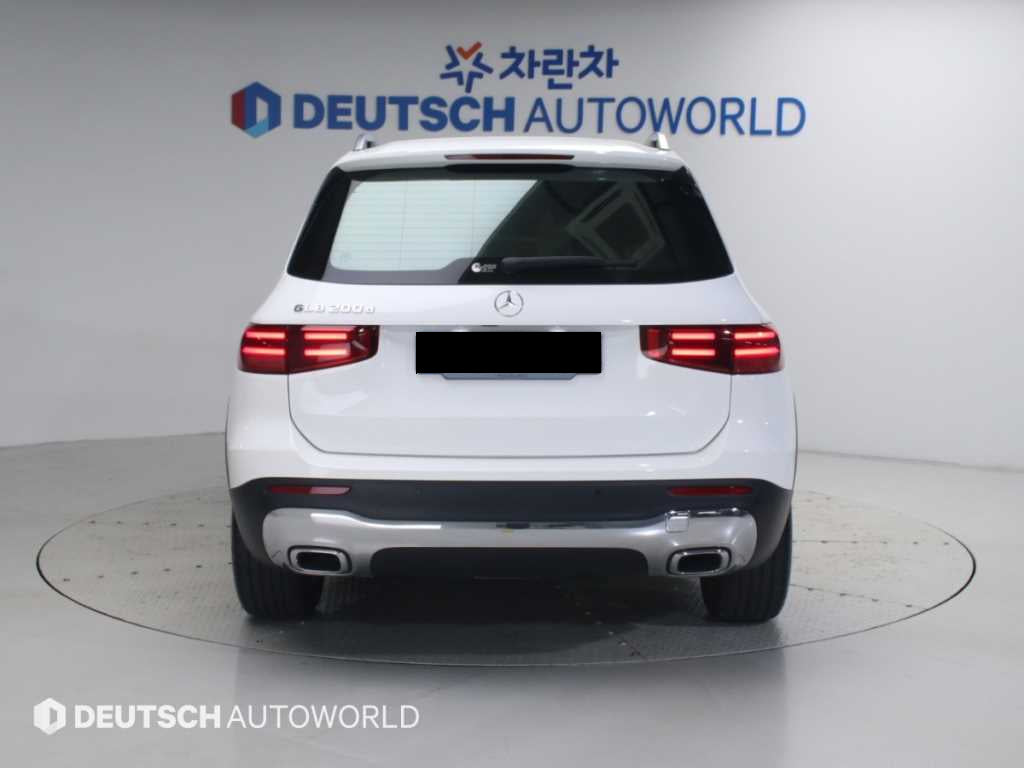 Mercedes-Benz GLB-Class — photo 04