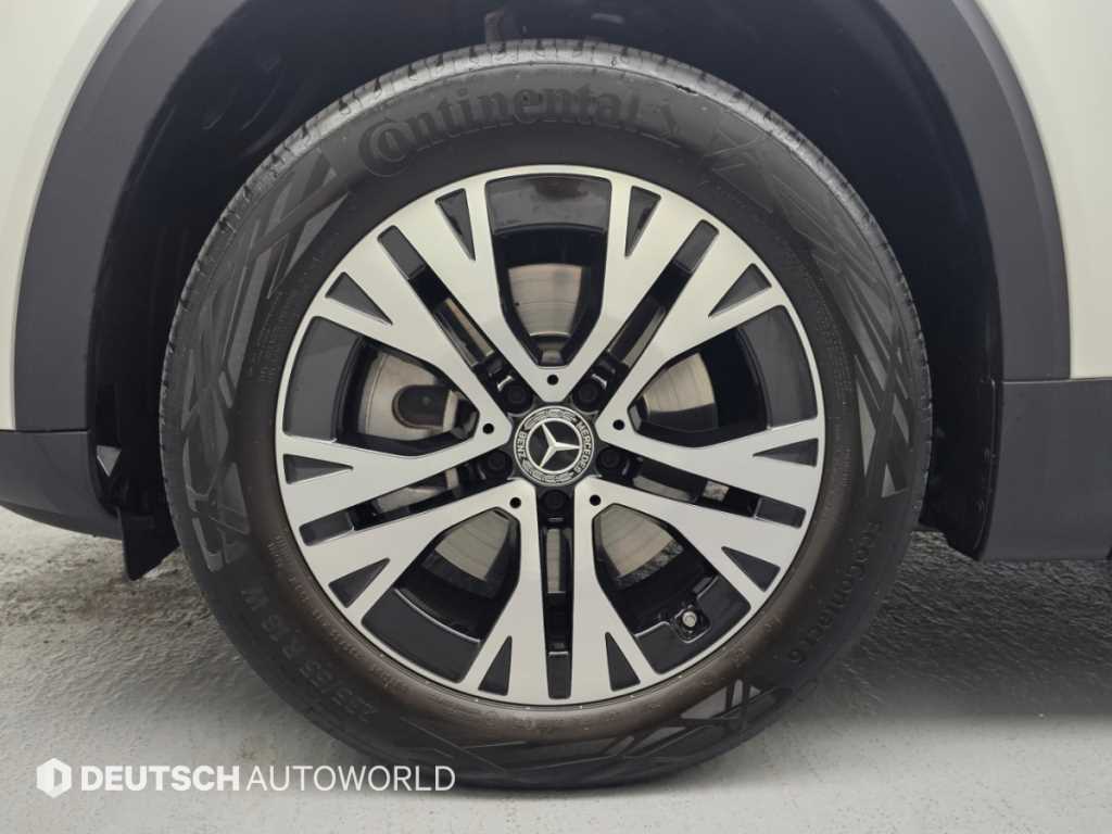 Mercedes-Benz GLB-Class — photo 05