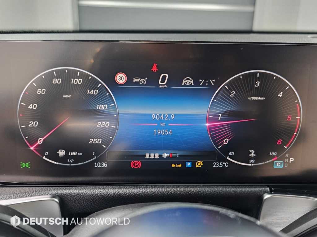 Mercedes-Benz GLB-Class — photo 08