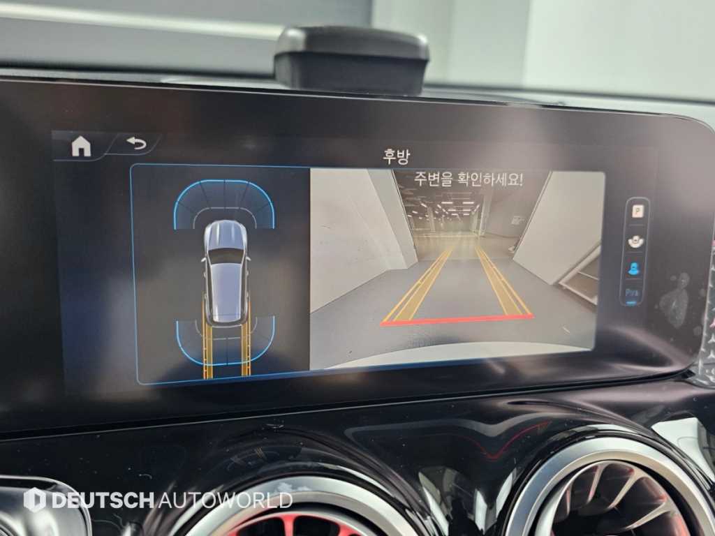 Mercedes-Benz GLB-Class — photo 15